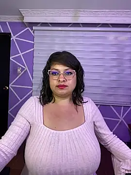 MiiaaJoness webcam