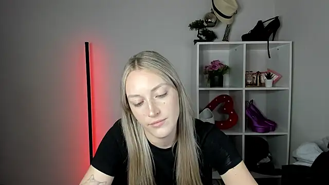 EvelynBlond webcam
