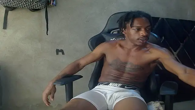 Larry-n-clouds live cam on StripChat