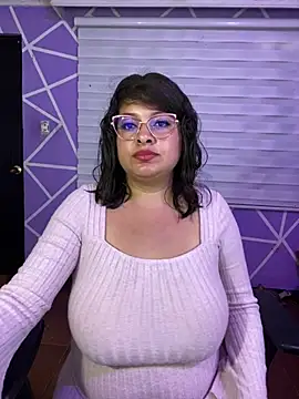 MiiaaJoness webcam