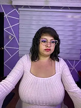 MiiaaJoness webcam