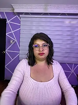 MiiaaJoness webcam