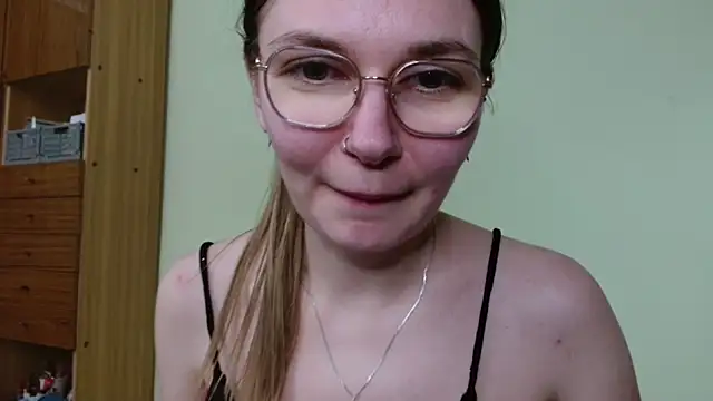 LooveELLYx webcam