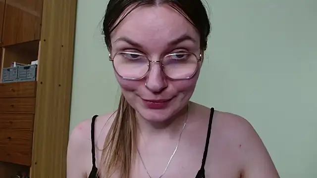 LooveELLYx webcam