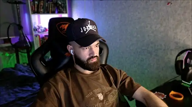 _Serious_Man webcam