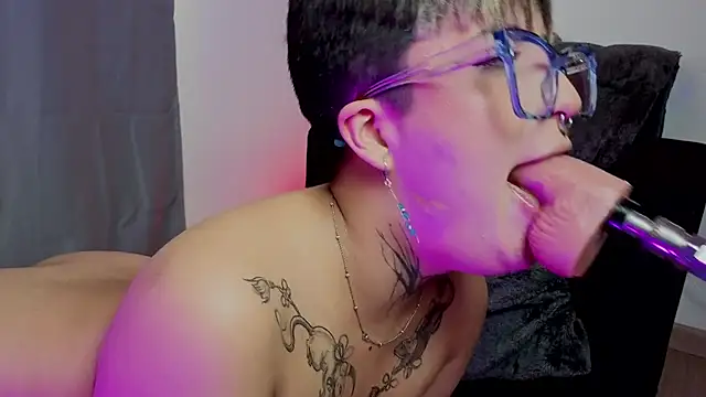 Rebeka-baker webcam