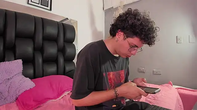 dalhia_and_hades (Ask my age) - Flash boobs 🍒