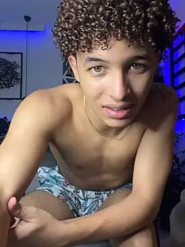 ian_smith_0 (M twink) - Motivate me while I comb my hair