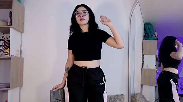 Vi_anayaa webcam