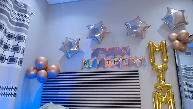 _MoniqueLovay_ webcam