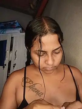 Giselabrunette25 webcam