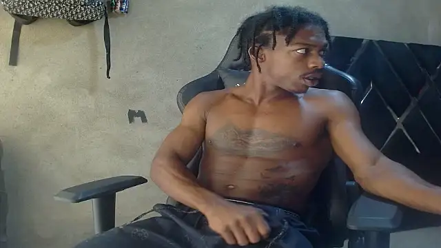 Larry-n-clouds webcam