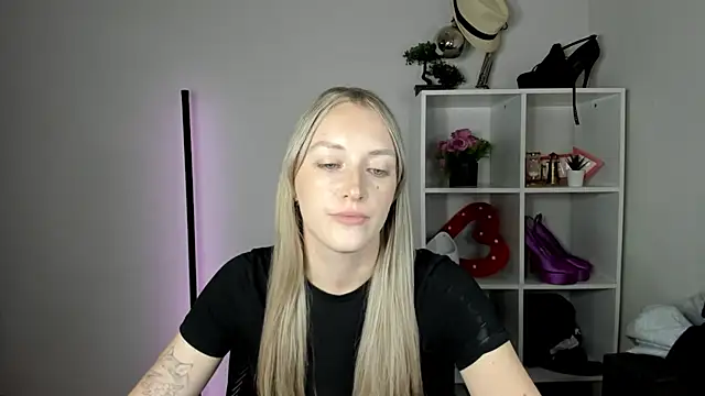 EvelynBlond live cam preview