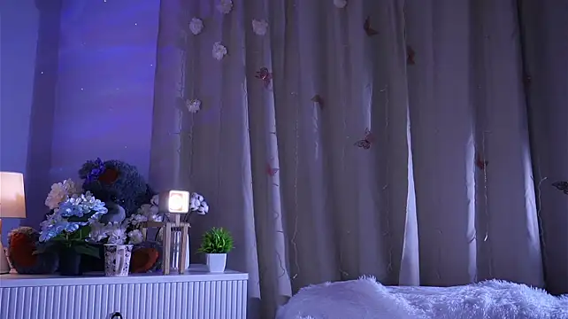 NelleMihalko live cam preview