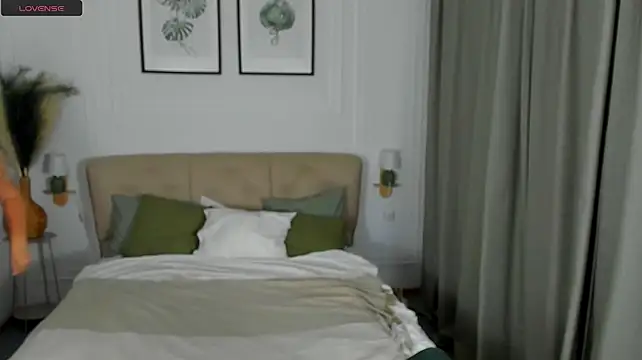 Nikolla_ live cam preview