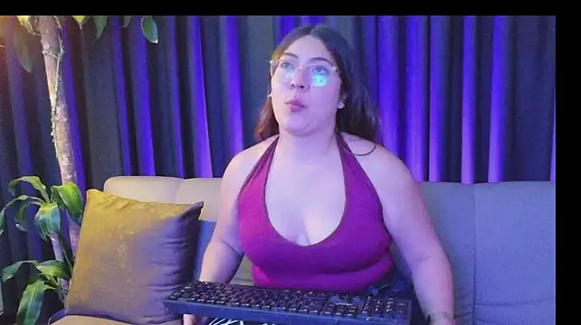 Mila_white1 webcam