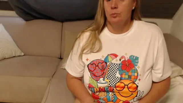 KimMitchelli live cam preview