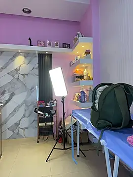 nails_lucia (G young) - giving a blowjob in front of my client