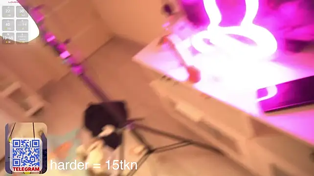 cream_fucks webcam