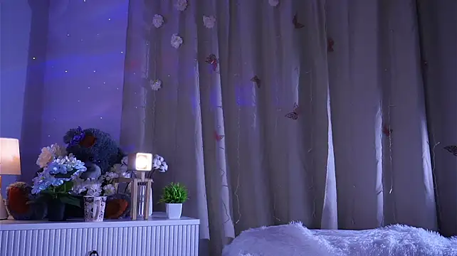 NelleMihalko live cam on StripChat