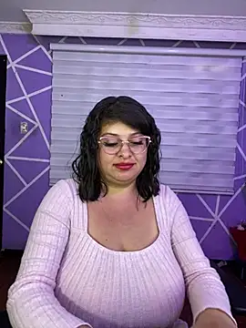 MiiaaJoness live cam on StripChat
