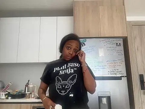 ChocolateCakeQueen webcam