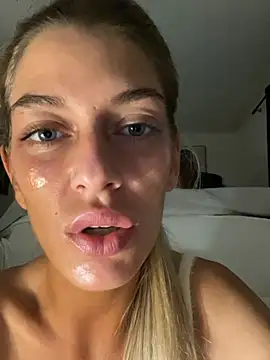 Bellalolahot webcam