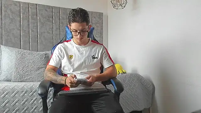 Calvin_Hunter webcam