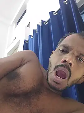 Daddyishere_19 webcam