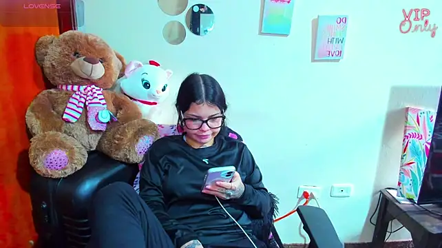 angelina_77 live cam on StripChat