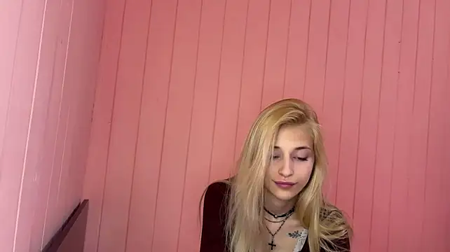 FiveFootBlonde webcam