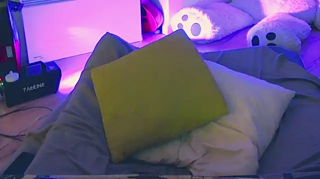 CeriseLapine webcam