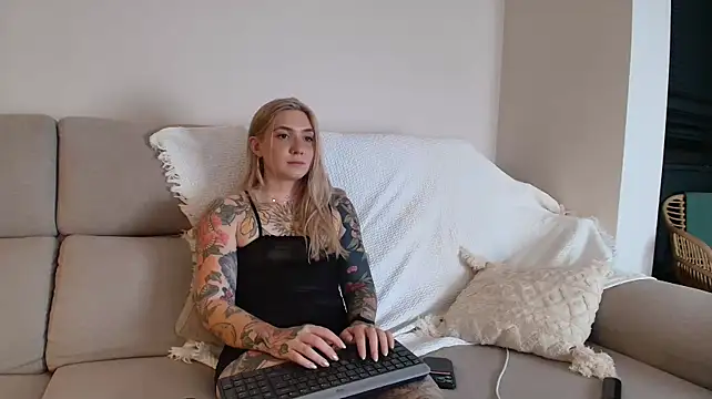 tattoobbgirl webcam