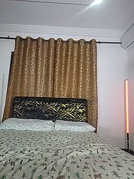 Zola_Nooryi webcam