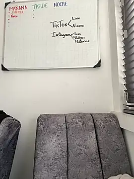 LiliMilk_21 webcam