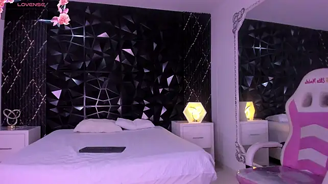 MissyAndNova webcam