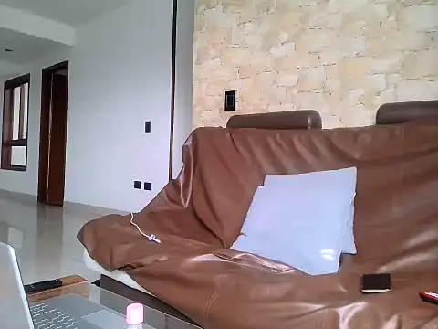 YakedCrus live cam preview