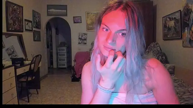 milliKira006 live cam on StripChat