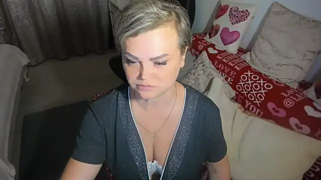 MildMature live cam on StripChat