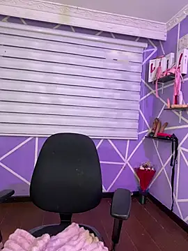MiiaaJoness webcam