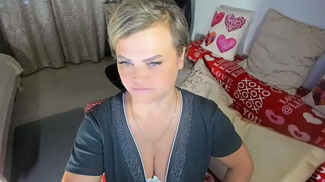 MildMature live cam on StripChat
