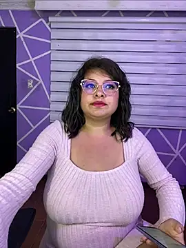 MiiaaJoness webcam