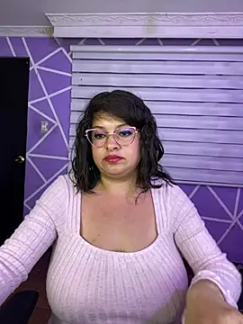 MiiaaJoness webcam