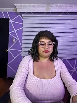 MiiaaJoness webcam