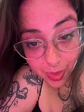 Mizztikaa live cam on StripChat