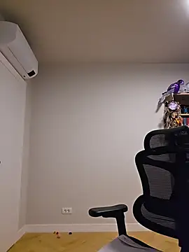 MiaRides19 live cam preview