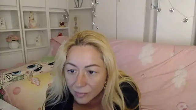 _karolynesyera_ live cam