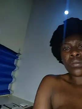 MiaBloom21 webcam