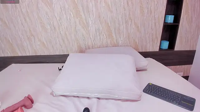 vivi_nash webcam