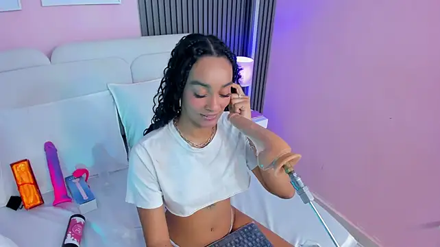 Clawdeen__wolf webcam